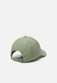 Nike Sportswear HERITAGE FUTURA - Kapa - oil green/white