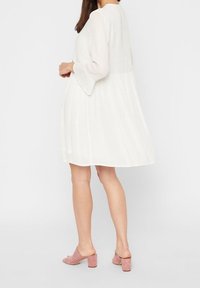 Pieces Denní šaty - off-white