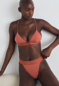Calvin Klein Underwear STRING TANGA CK ESTABLISHED - Chilot - bruschetta