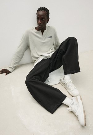 Bershka, PANELLED CHUNKY - TRAINERS - Baskets basses - white