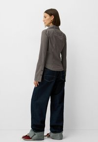 Thumbnail Image 4