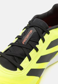 adidas Performance PREDATOR LEAGUE IN - Scarpe da calcio indoor - team solar yellow /core black/solar red