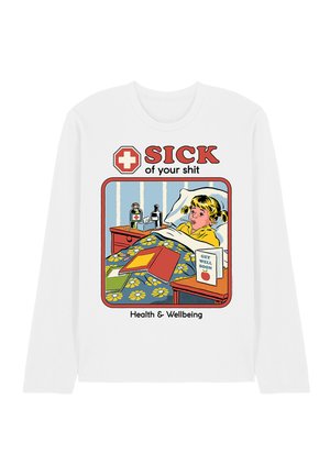 Kind liegt im Bett mit Thermometer, Büchern, Medizin und einer Genesungskarte, mit dem Text "SICK of your shit" und "Gesundheit & Wohlbefinden".