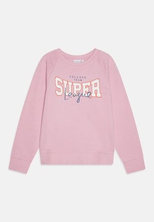 Sudadera rosa con mangas raglán, que presenta un gran gráfico "SUPER League" en texto blanco, naranja y azul en el frontal.