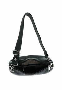 Sac à main en cuir noir au fini texturé, avec une bandoulière réglable et des accessoires en argent. Il dispose d'un intérieur spacieux avec une poche zippée.