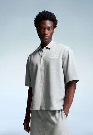 Bershka EMBROIDERED SHORT SLEEVE - Shirt - dark grey