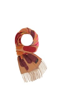 Sciarpa in lana in calde tonalità di arancione, rosa e bordeaux, con motivi astratti e bordi frangiati. Etichetta del marchio visibile nell'angolo.