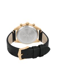 Schwarze Lederarmbanduhr mit einem Gehäuse aus goldfarbenem Edelstahl, ausgestattet mit einem silbernen Ziffernblatt, drei Druckknöpfen und einem gravierten Gehäuseboden.