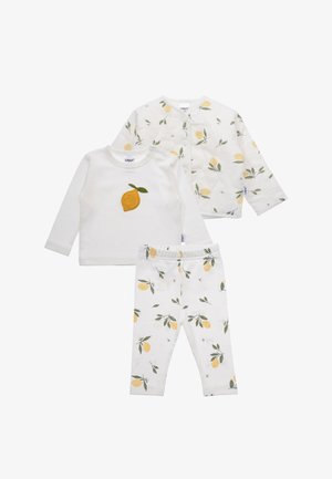 Dreiteiliges Kinderbekleidungsset: weißes Langarmoberteil mit Zitronenapplikation, cardigan mit Blumenmuster und passende Hose mit Zitronendesign.