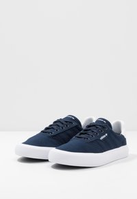 Adidas Skateboarding 3MC VULC - Tenisky - conavy/conavy/ftwwht