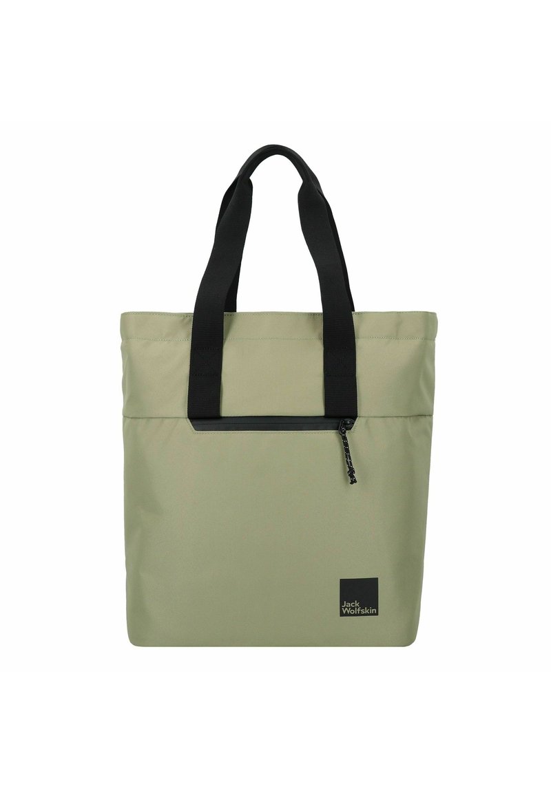 Groene stoffen draagtas met zwarte handvatten en een voorzak met rits. Heeft een rechthoekige vorm en een gebrandmerkte zwarte vierkante patch.