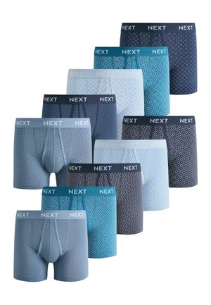 Ti par mænds boxerbriefs i forskellige blå nuancer og geometriske mønstre, hver med en "NEXT" mærket talje.