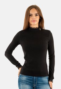 Zwarte geribbelde lange mouw top met een hoge, gegolfde kraag en twee decoratieve knopen, slim fit en textuurstof.