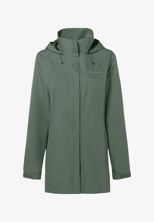 Giacca impermeabile verde con cappuccio, zip frontale e due tasche laterali. Presenta cordini regolabili e un discreto logo del marchio sul petto.