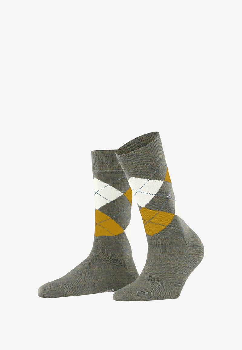 Calze grigie con un motivo argyle a rombi di colore giallo, bianco e blu chiaro, posizionate in verticale su uno sfondo bianco.