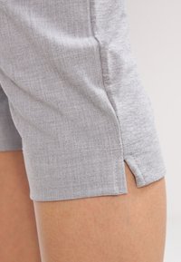 Kaffe Shorts - mottled light grey