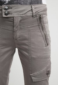 Culture Kalhoty - taupe