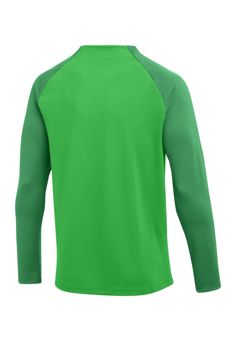 T-shirt de sport à manches longues en vert vif avec des manches raglan vert foncé, vu de dos sur un fond blanc.