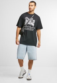 Mister Tee T-shirts print - black