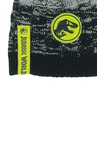 Berretto a maglia nero con un motivo grigio, un logo circolare giallo di Jurassic World e un'etichetta giallo fluo con la scritta "Jurassic World".