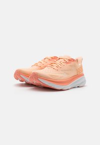 HOKA CLIFTON 9 - Tenisky - cantaloupe/white