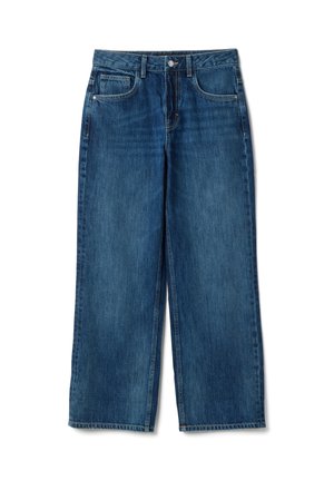 Jeans di denim blu a gamba dritta con cinque tasche, chiusura con bottoni e passanti per cintura, stesi su uno sfondo bianco.
