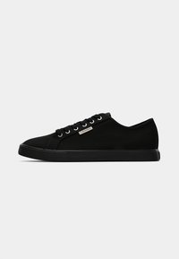 Unselected, triple black