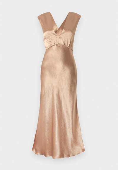 Rochie lungă de culoare roz aurie, confecționată dintr-un material lucios, având un decolteu adânc în V, bretele late și o siluetă fluidă. Textură netedă.
