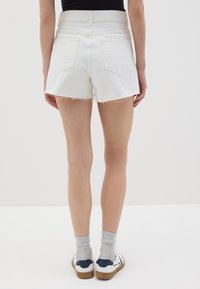 B.ANGEL Shorts vaqueros - white