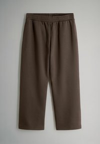 Bruine, elastische taille, cropped broek gemaakt van zacht materiaal, met een gladde textuur en rechte pijpen. Geen zichtbare sluitingen of patronen.