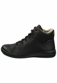 Bottes montantes en cuir noir avec finition texturée, design à lacets, doublure en polaire douce, semelle en caoutchouc et étiquette Gore-Tex imperméable sur le côté.