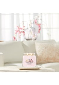 Yankee Candle SIGNATURE MEDIUM JAR PINK CHERRY VANILLA - Doftljus - pink
