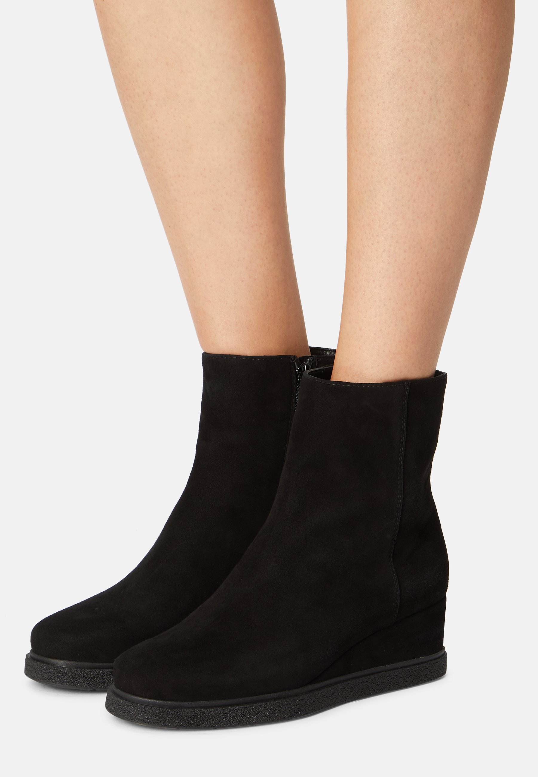 unisa wedge booties