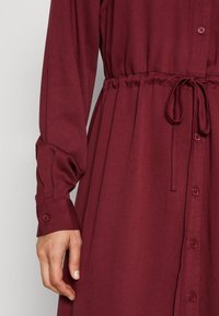 Minimum NIOLA  - Robe chemise - burgundy
