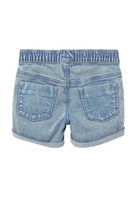 Lichtblauwe denim shorts met een rekbare tailleband, vier zakken en opgerolde zomen. Met een vervaagde textuur en subtiele stikseldetails.