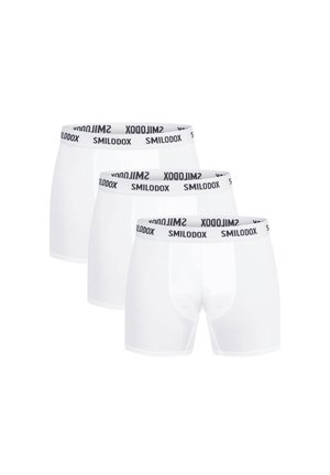 Set van drie witte katoenen boxershorts met een zwarte elastische tailleband met "SMILODOX" merknaam. Gladde textuur, klassiek ontwerp.