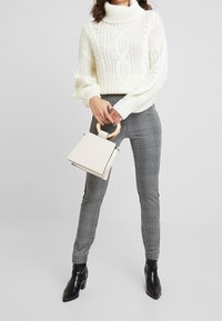 Soyaconcept Maglione - off-white