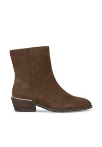 Brauner Wildleder-Ankle-Boot mit runder Zehenform und niedrigem, gestapeltem Absatz, der eine metallische Akzentuierung am Absatzboden aufweist. Glatte Textur, minimalistisches Design.