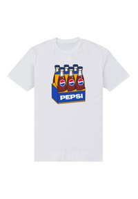 Bílý tričko s grafikou šesti lahví Pepsi v modré, červené a žluté barvě, s výrazně zobrazeným logem.