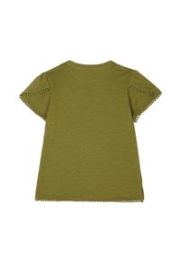 Olivegrünes Kurzarmhemd mit Rundhalsausschnitt und dekorativem Pomponbesatz entlang der Ärmelsäume und des unteren Saums.