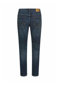 Jean en denim bleu foncé avec une coupe ajustée, présentant deux poches arrière et des coutures contrastées le long des bords des poches et de la taille.