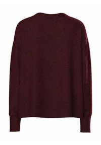 Burgundowy sweter dziany o luźnym kroju, długich rękawach, prążkowanym wykończeniu i miękkiej teksturze. Wydaje się prosty, bez wzorów i akcentów.