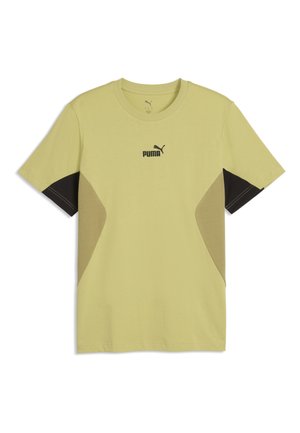 Kortærmet gul T-shirt med sorte og beige sidepaneler, sort Puma-logo og kattegrafik på brystet, rund halsudskæring.