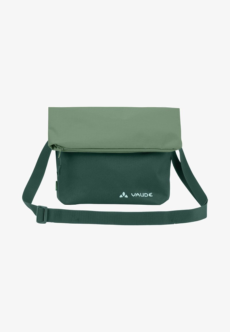 Sac d'épaule vert avec rabat pliable, bandoulière réglable et logo Vaude en bas à droite sur le devant.