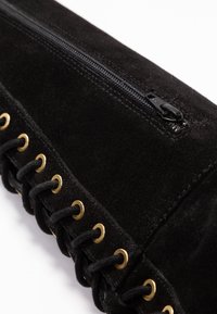 Jeffrey Campbell Muszkieterki