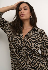 Kaffe KAMILIA - Rochie tip cămașă - chinchilla black animal print