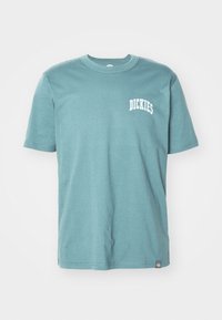 AITKIN CHEST TEE - T-shirt imprimé - dark green