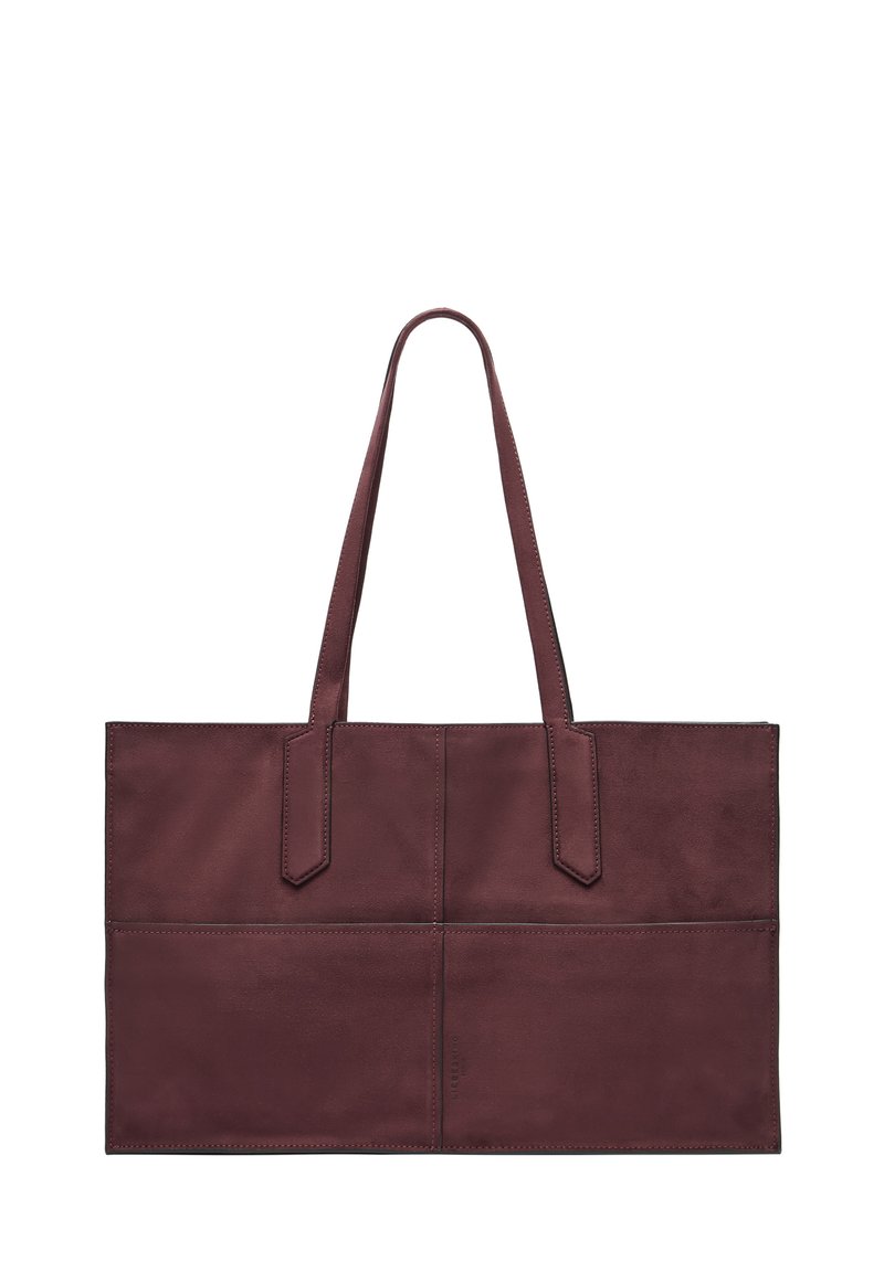 Torba na ramię z bordowej skóry o prostokątnym kształcie, z dwoma krótkimi uchwytami i widocznym przeszyciem. Charakteryzuje się gładką fakturą oraz przednim panelem z przeszyciami.