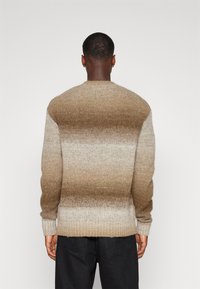 Selected Homme SLHGAARD RELAXED CREW NECK - Pulóver - chinchilla detail/multi color