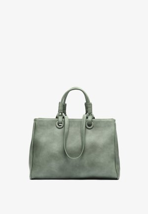 Grön läderhandväska med texturerad yta, utrustad med dubbla rundade handtag och ringdetaljer. Rektangulär form, minimalistisk design.